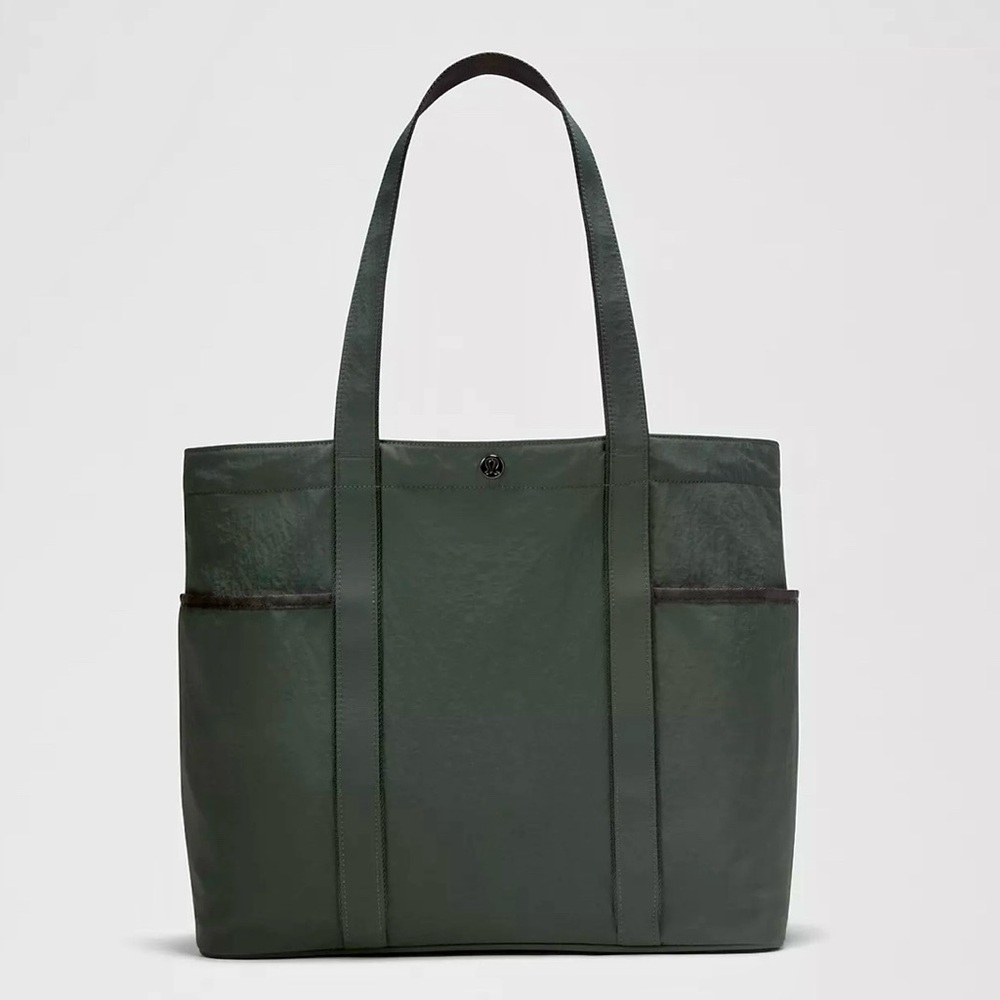 Lululemon Daily Multi-Pocket Tote